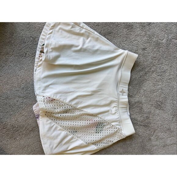 Tuckernuck White and Fresh Buds Perforated Tennis Skirt, Med $100 F34 - Picture 7 of 7